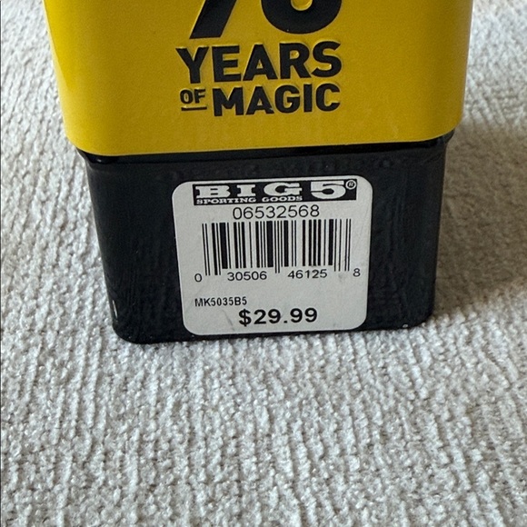 Disney Mickey Mouse 90th Anniversary Commemorative Watch in original yellow tin - Picture 5 of 7